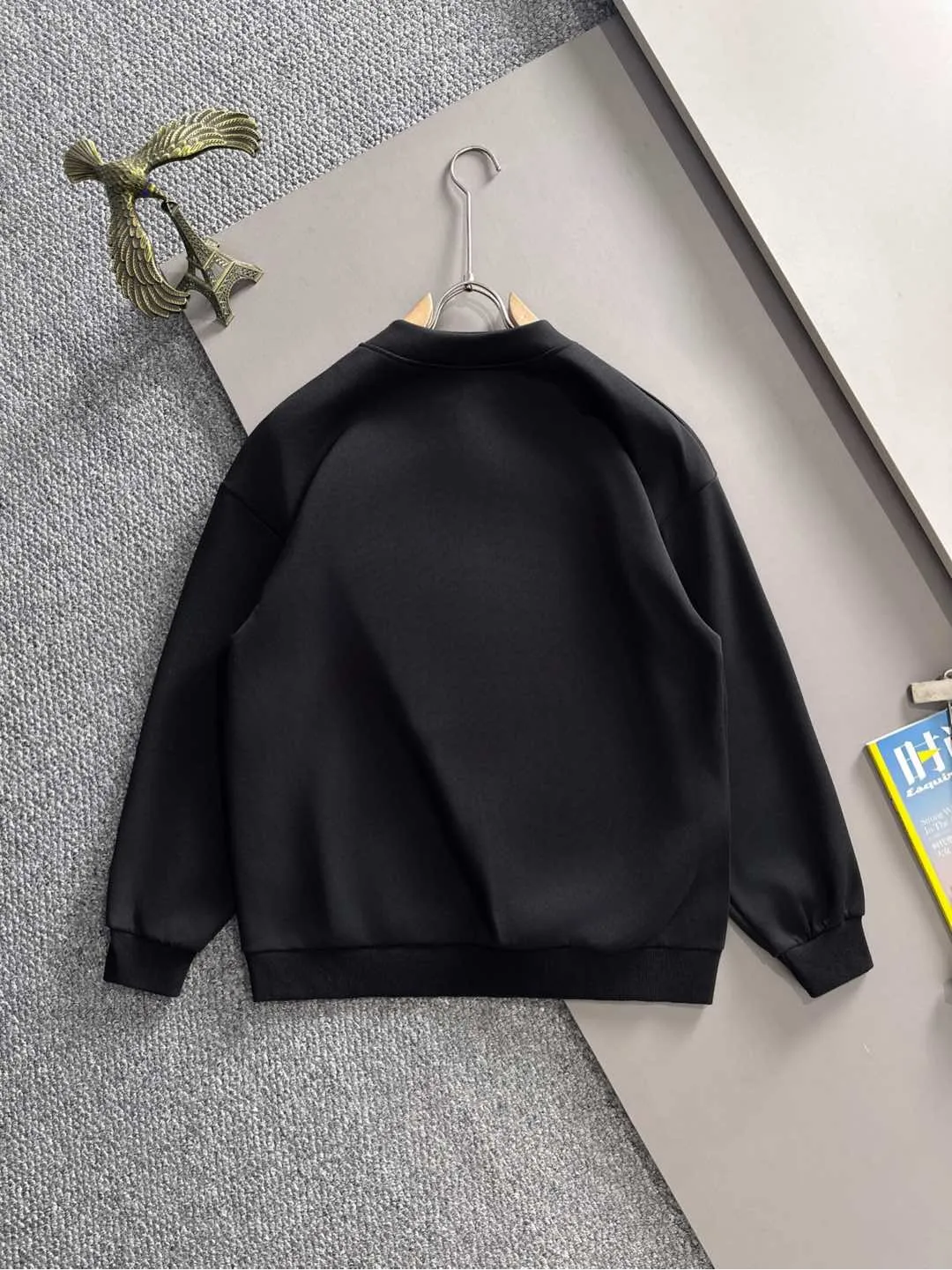 P360 Big Goose 2025 long-sleeved round neck sweatshirt for men and women, same style for many celebrities, top original version, feel free to compare 🆚The fabric is custom-dyed and lightly sprayed and distressed, the fabric, material, and details are consistent with the original, using special cotton and linen fabrics. The cost of the fabric is extremely expensive. It is twice as expensive as pure cotton material, no expense is spared just to do better. Three standards are complete. The comparison between non-market products and my fabrics is very different, only the top version! Size: M-5XL
